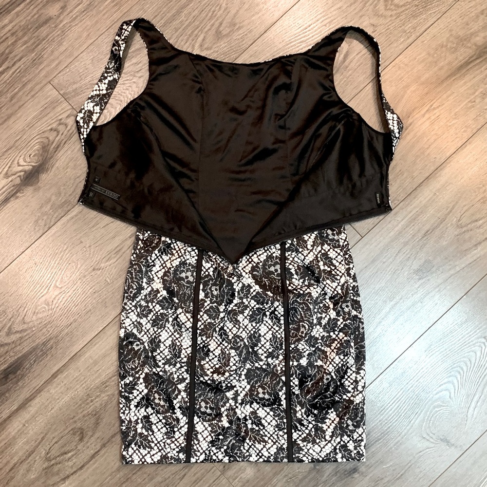 GUESS Tailored-fit with Corset Detail Dress - Picture 5 of 5